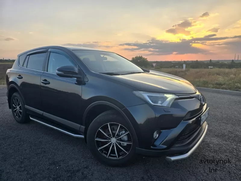 Продам Toyota Rav 4 2017 год