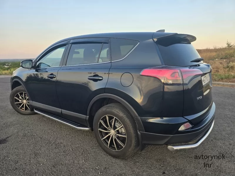 Продам Toyota Rav 4 2017 год