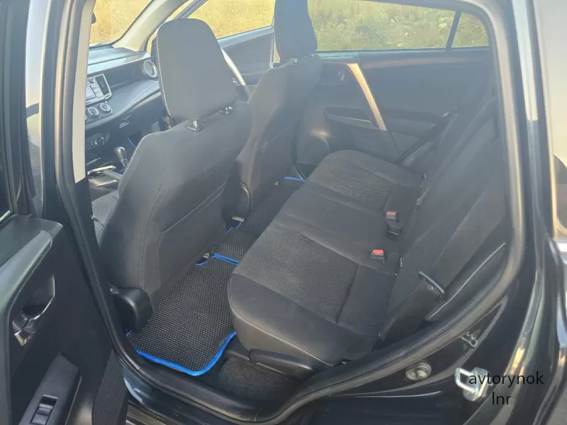 Продам Toyota Rav 4 2017 год