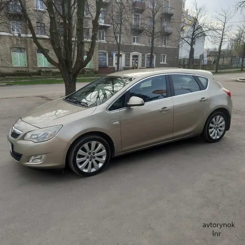 Продам Опель Астра j 2011года