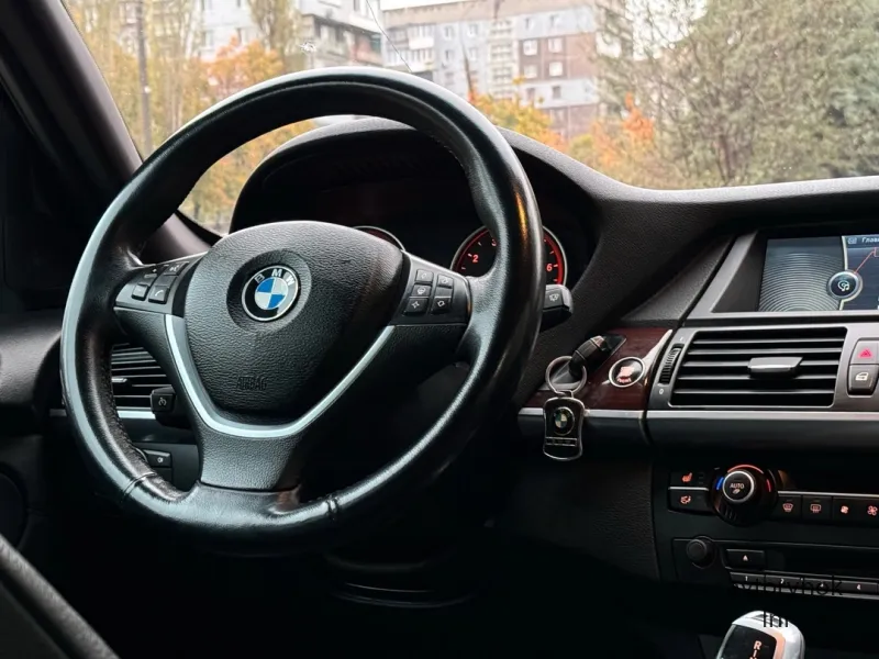ПРОДАМ BMW X5 XDrive Рестайлинг, 2011 год