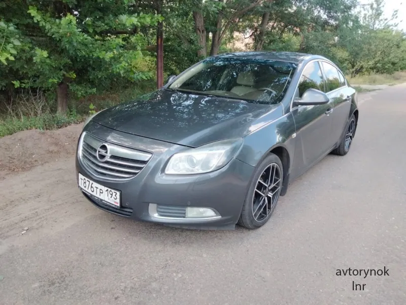 OPEL INSIGNIA 2011 года