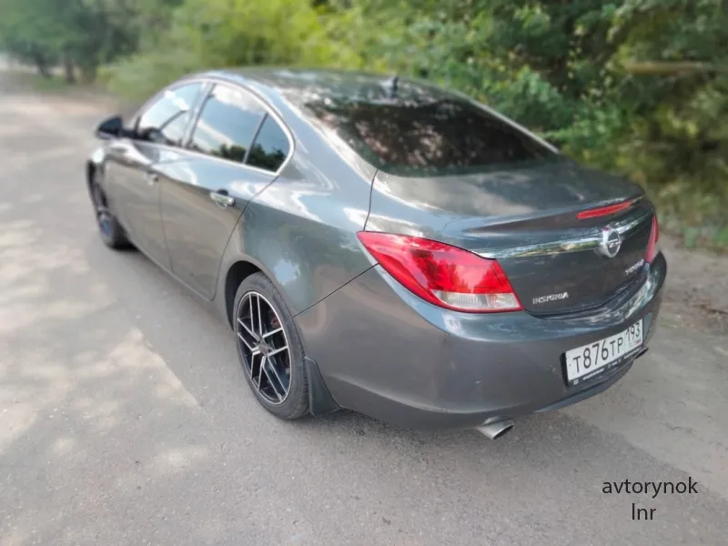 OPEL INSIGNIA 2011 года