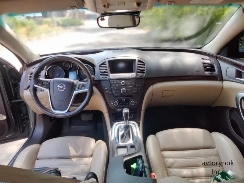 OPEL INSIGNIA 2011 года
