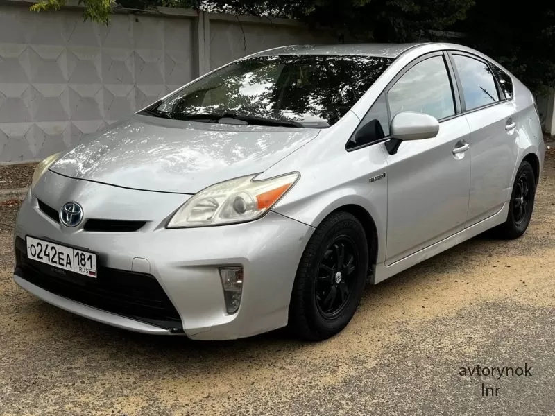Продам Toyota Prius 2013г