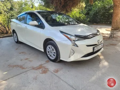 Toyota Prius 1.8 AT, 2017