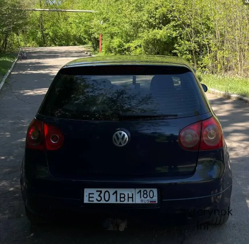 Volkswagen Golf V (2004)