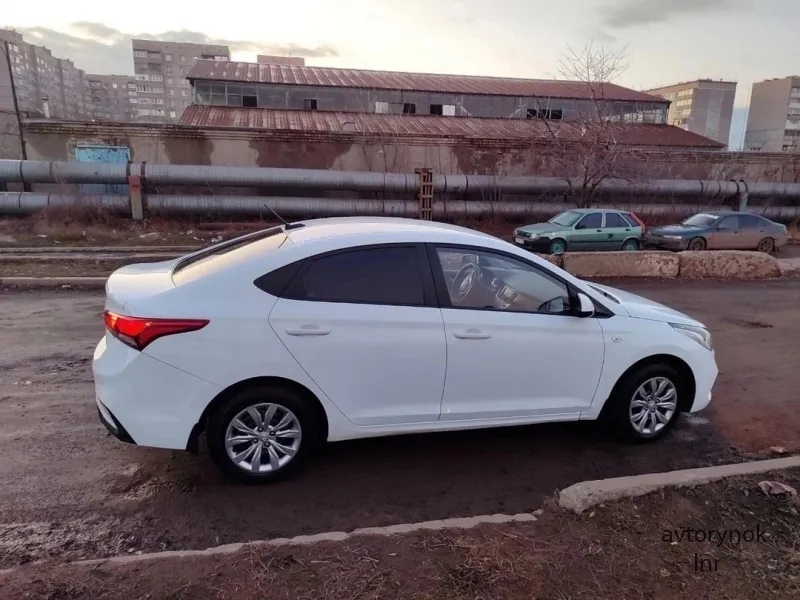 Продаю Hyundai Solaris 2017 года